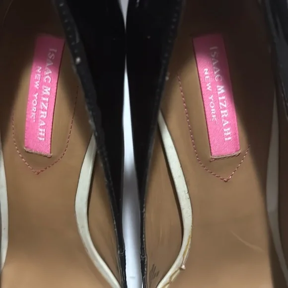 Isaac Mizrahi Black and Cream Heels with Elegant Bows - Picture 3 of 6